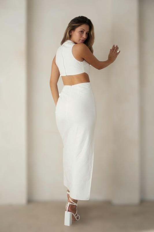 Claire Dress White – Graceful and Chic in Every Detail