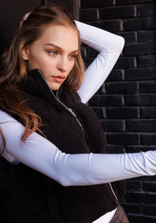 Kelsey Furry Vest Black – Chic Layering Piece for Cool Days