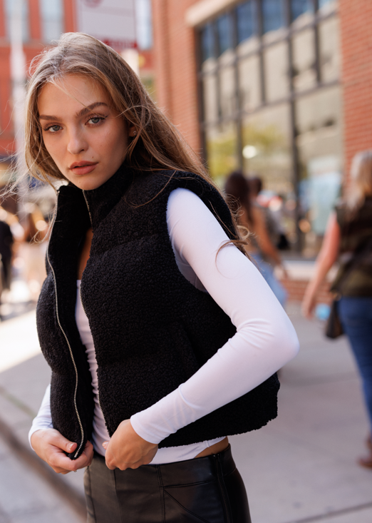 Kelsey Furry Vest Black – Chic Layering Piece for Cool Days