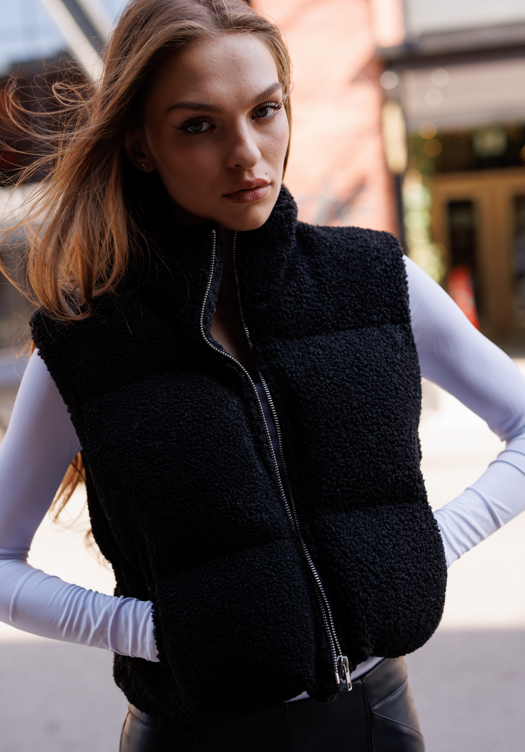 Kelsey Furry Vest Black – Chic Layering Piece for Cool Days
