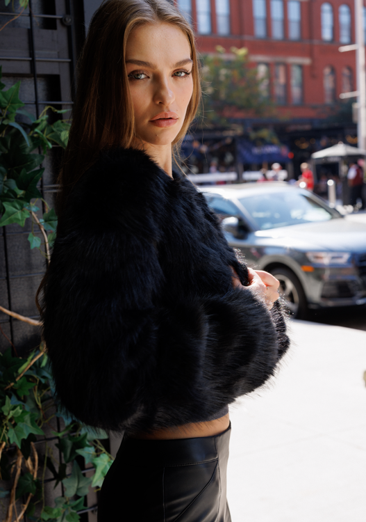 Chloe Coat Black – Classic Black Coat with Modern Elegance