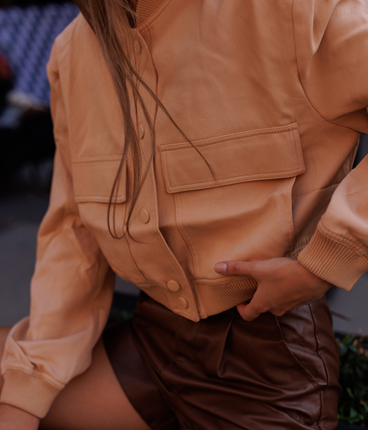 Ember Jacket Short – Modern Cropped Jacket with Effortless Style