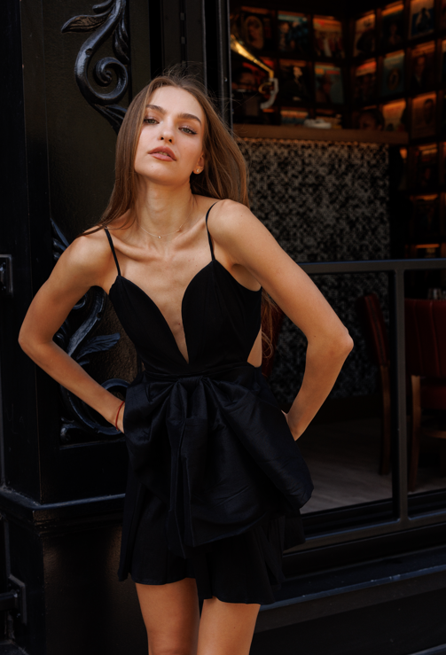 Lucy Romantic Dress – Feminine Elegance for Every Occasion